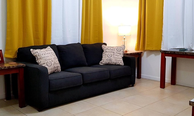 Newlands Wohnung | Ihr Zuhause im Paradies, North Palm Villas 3 Schlafzimmer, 2 Bäder zu vermieten.