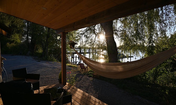 Langley Hütte | Your own private cottage on the mighty Fraser River!