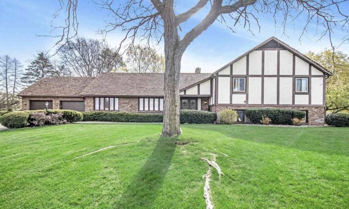 Granger Haus | Your playoff headquarters near Notre Dame.