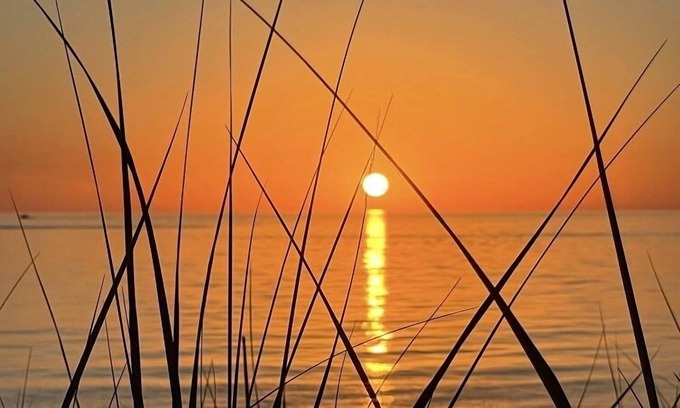 Port Sheldon Hütte | Your private beach on Lake Michigan ... book N O W! 6Night just opened Jul 6-12