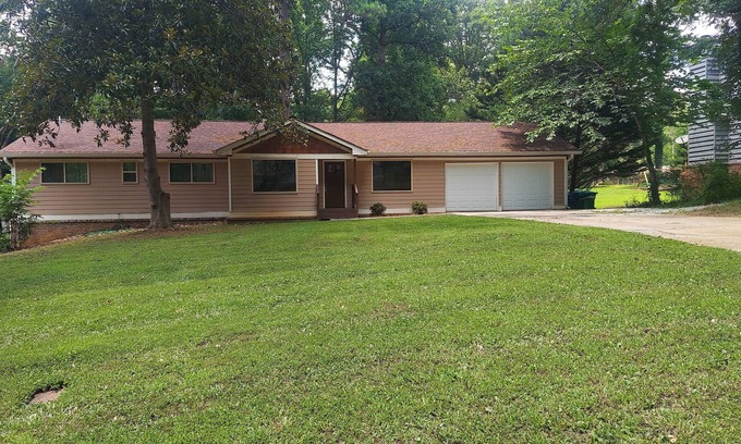 Lilburn Haus | Your Stone Mountain mini mansion