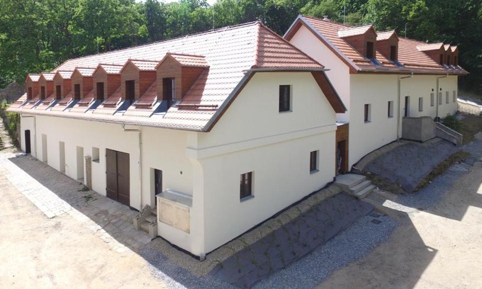 Racice-Pistovice Wohnung | Zámek Castle Račice - Podzámčí Undercastle