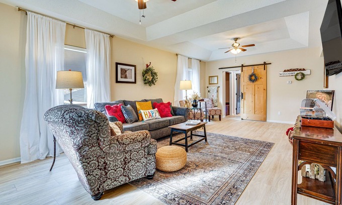 Zanesville Wohnung | Zanesville Apartment w/ Porch - 3 Mi to Downtown!