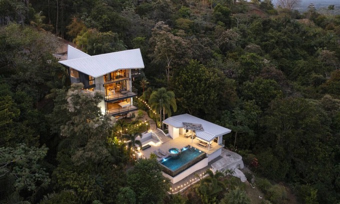Valle Pura Vida Haus | Zen Jungle Oasis ~ Infinity Pool ~ Stunning Views