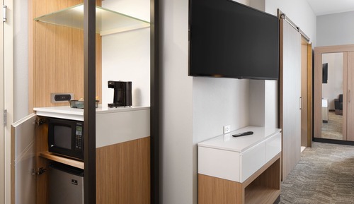 Suite, 1 King-Bett, Nichtraucher (Mobility/Hearing Accessible, Tub)