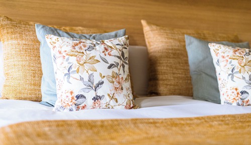 Junior-Zimmer, 1 King-Bett, Talblick