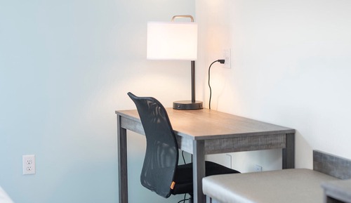 Basic-Studiosuite, 1 King-Bett