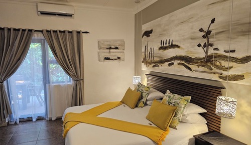 Luxury-Dreibettzimmer, 2 Schlafzimmer, Terrasse, Gartenblick