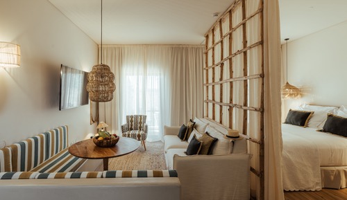 Superior-Studiosuite, 1 King-Bett, Poolblick