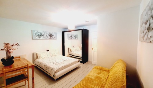 Standard-Doppel- oder -Zweibettzimmer, mit Bad, Gartenblick (Grendon Room 3)