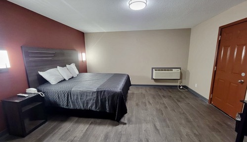 Jacuzzi Suite Single Bed (1 King)