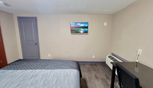 Deluxe Single Bed (1 Queen)