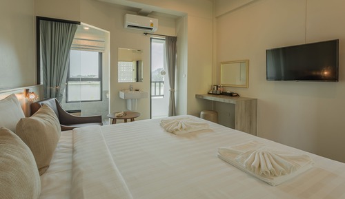 Deluxe Room, 1 King Bed, Nature View