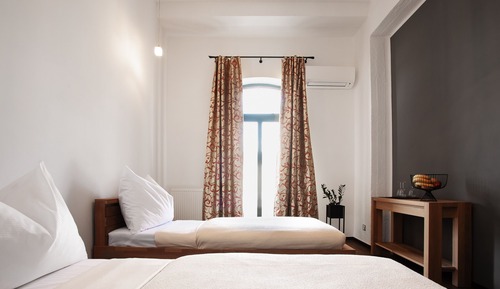 Standard-Doppel- oder -Zweibettzimmer