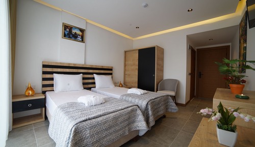 Standard-Doppel- oder -Zweibettzimmer, Poolzugang, Bergblick