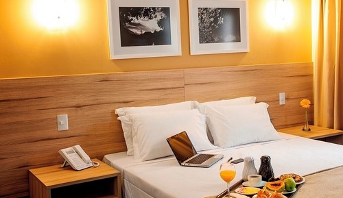 Premium Casal - 1 Cama King e 1 Sofá Cama