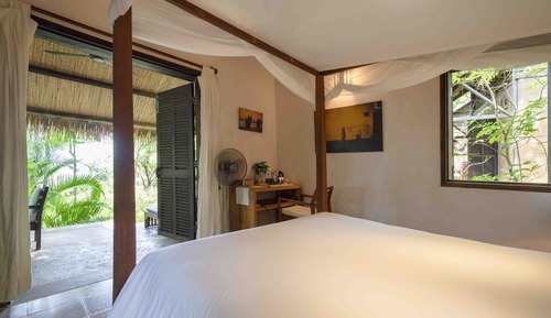 Superior Garden View RAMMED EARTH Bungalow