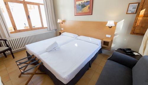 Doppelzimmer (Salon 2 adults + 1 children)