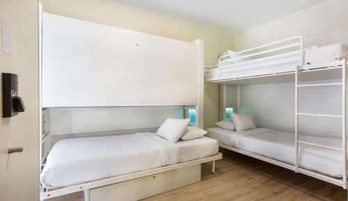 NYAH Private Room 3 Single Beds