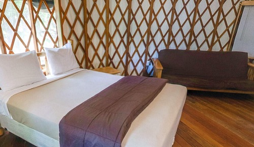Studio, Nichtraucher, Hügelblick (Hillside Yurt,No Pets,Linens Included)