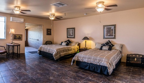 Zimmer (Creosote Room)