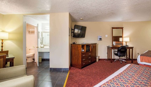 Suite, Mehrere Betten, barrierefrei, Nichtraucher (Mobility, Tub w/ Grab Bars)