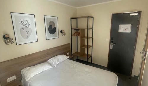 Doppel- oder Zweibettzimmer