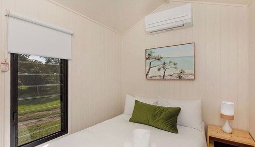 Premium-Studio (Tiny Home - Sleeps 2 - Dog Friendly)
