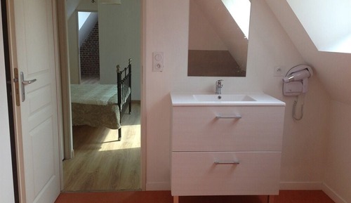 Standard-Vierbettzimmer, eigenes Bad (family suite)