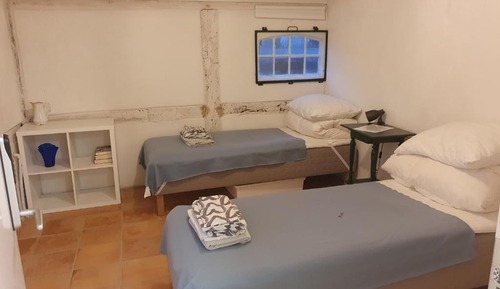 Basic-Doppel- oder -Zweibettzimmer
