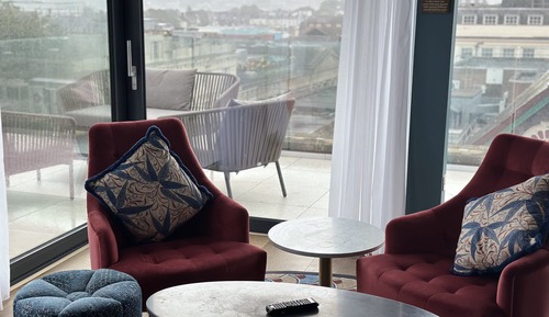 Suite, 1 King-Bett, Balkon, Stadtblick (Super King)