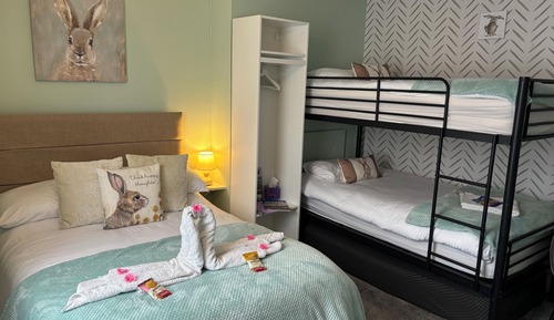 Familien-Vierbettzimmer