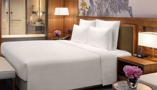 Deluxe-Zimmer, 1 King-Bett, Balkon, Stadtblick (Sky)