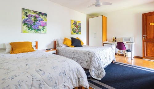 Dreibettzimmer (without AC, 1 Double + 1 Single bed)