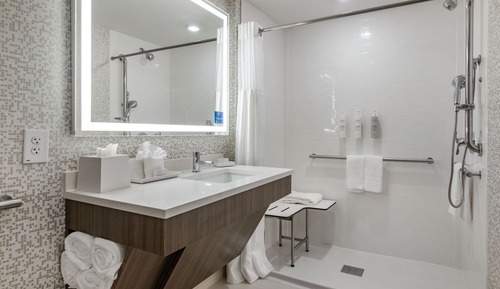 Suite, 2 Queen-Betten, barrierefrei (Mobility & Hearing, Roll-In Shower)