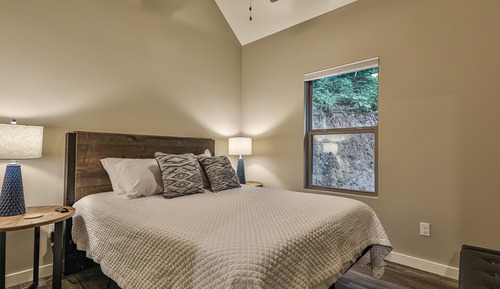 Familienvilla, 2 Schlafzimmer, Kochnische, Bergseite