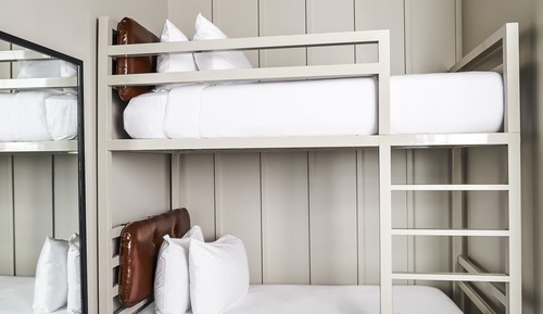 Zimmer (One Twin Bunk Bed)