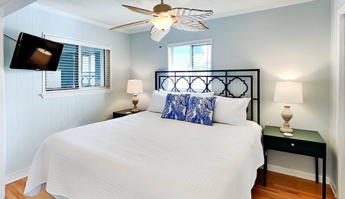 Apartment, 1 King-Bett und Schlafsofa, Poolzugang, eingeschränkter Meerblick (#A301 - No Pets)