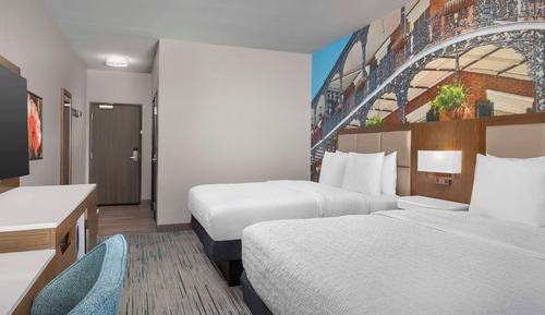 Zimmer, 2 Queen-Betten, Kühlschrank