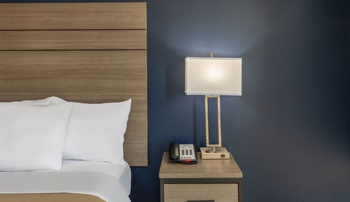 Zimmer, 1 King-Bett, barrierefrei, Nichtraucher (Roll-In Shower)