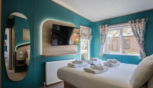 Burst of Blue 8 Lakeside Hot Tub