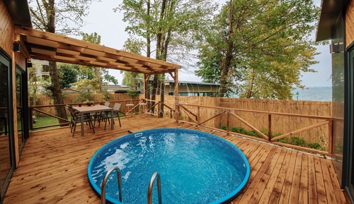 Superior Tiny Lake View