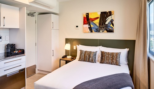 Basic-Studio (Tres Petite Double)