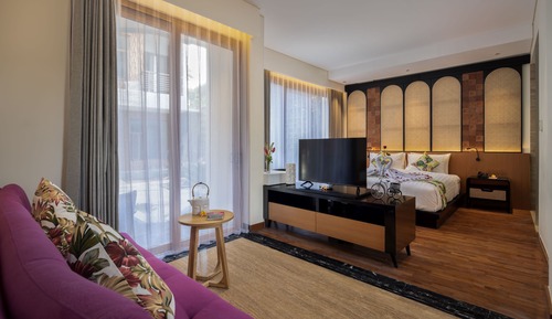 Deluxe Suite Pool Access