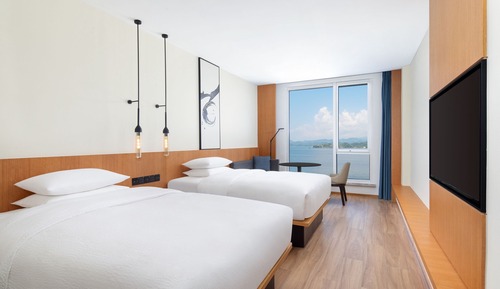 Premier-Zimmer, 2 Doppelbetten, Bergblick