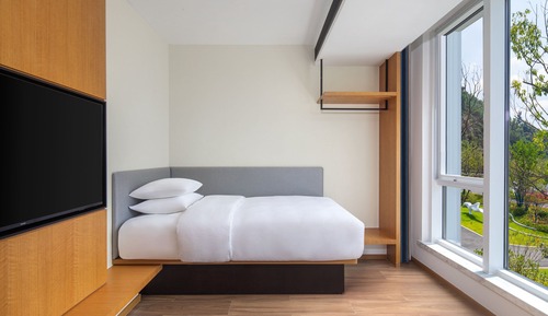 Familienzimmer, 1 King-Bett, Bergblick