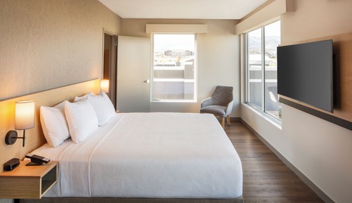 Suite, 1 King-Bett und Schlafsofa, barrierefrei, Badewanne