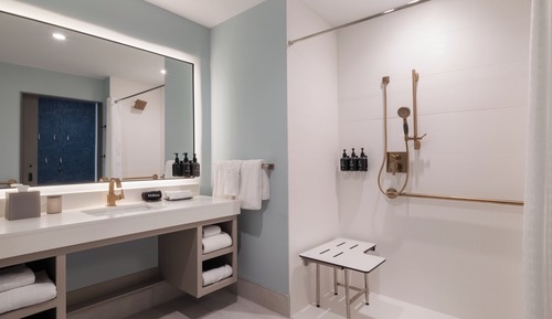 Standardzimmer, 2 Queen-Betten, barrierearm (Roll-In Shower)