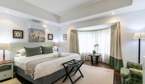 Business-Doppel- oder -Zweibettzimmer
