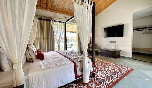 Luxury-Villa (with Jacuzzi)